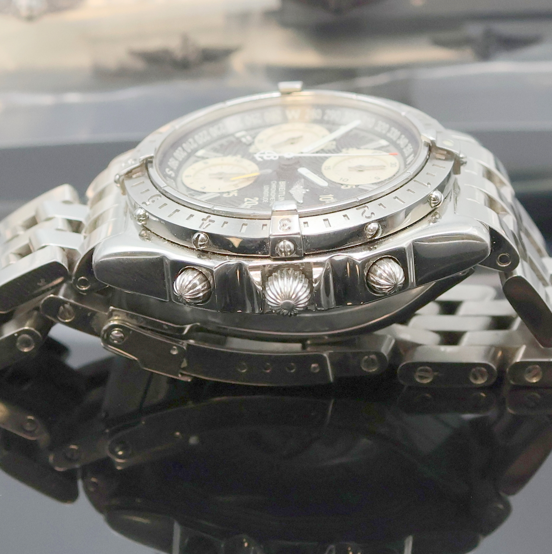 Detail c: BREITLING Chronomat Longitude Chronometer Armbandchronograph in Stahl Referenz A20348, Schweiz um 2000, Automatik, Boden u. Krone verschr., Pilotband ...