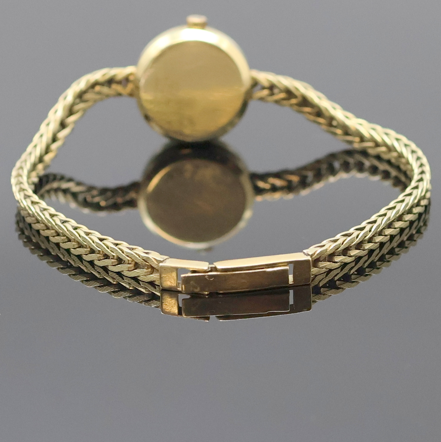 Detail b: A-R-P Damenarmbanduhr in GG 585/000, Schweiz um 1975, quarz, Boden aufgedr., Goldband, silb. Zifferbl. fl., aufges. Std.-Ind., gold. Zeiger, D. ca. ...