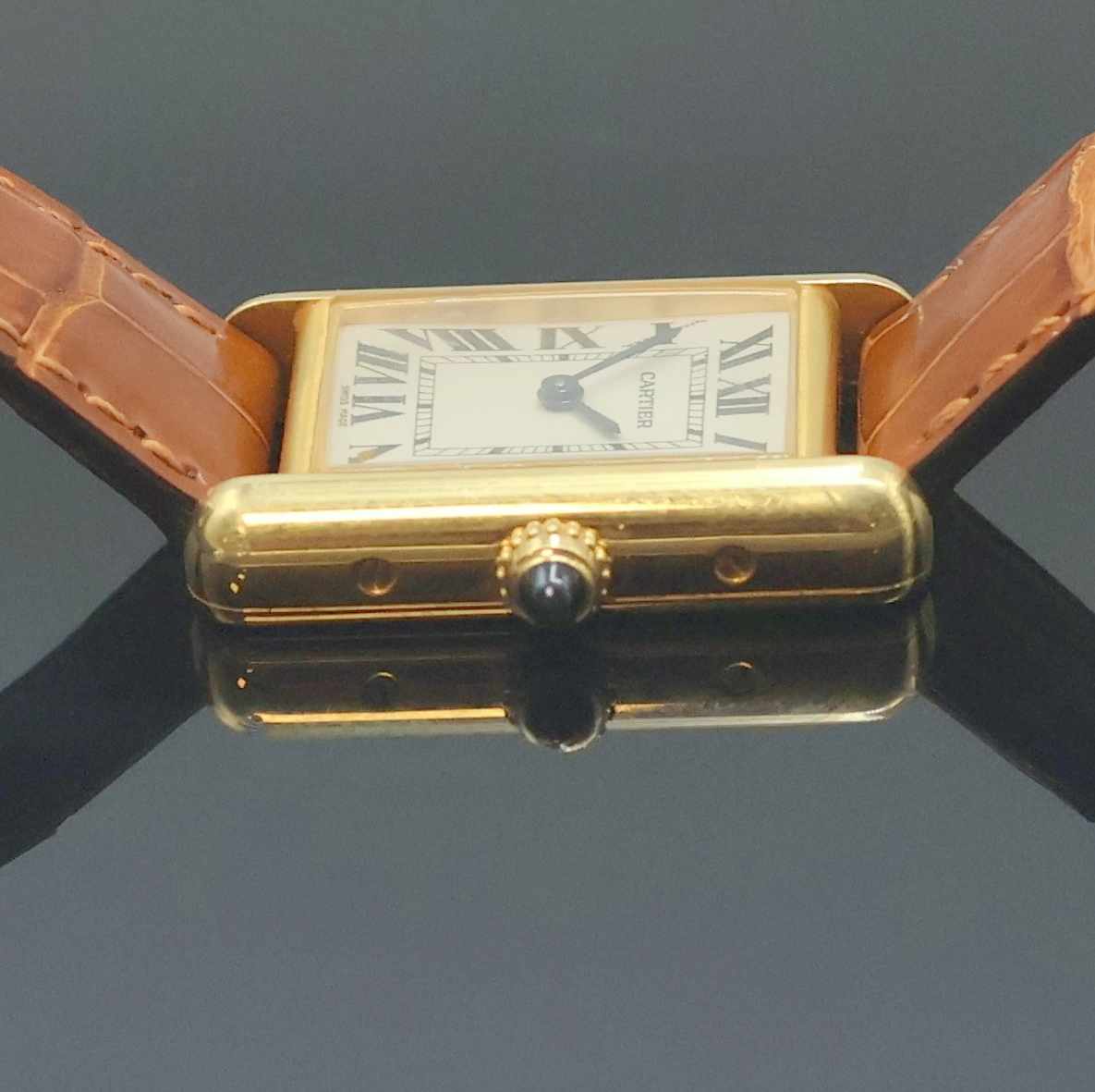 Detail c: CARTIER Damenarmbanduhr Tank Louis Cartier in GG 750/000 Referenz 2442, Schweiz um 2010, quarz, Boden 8-fach verschr., orig. Lederband m. orig. GG ...