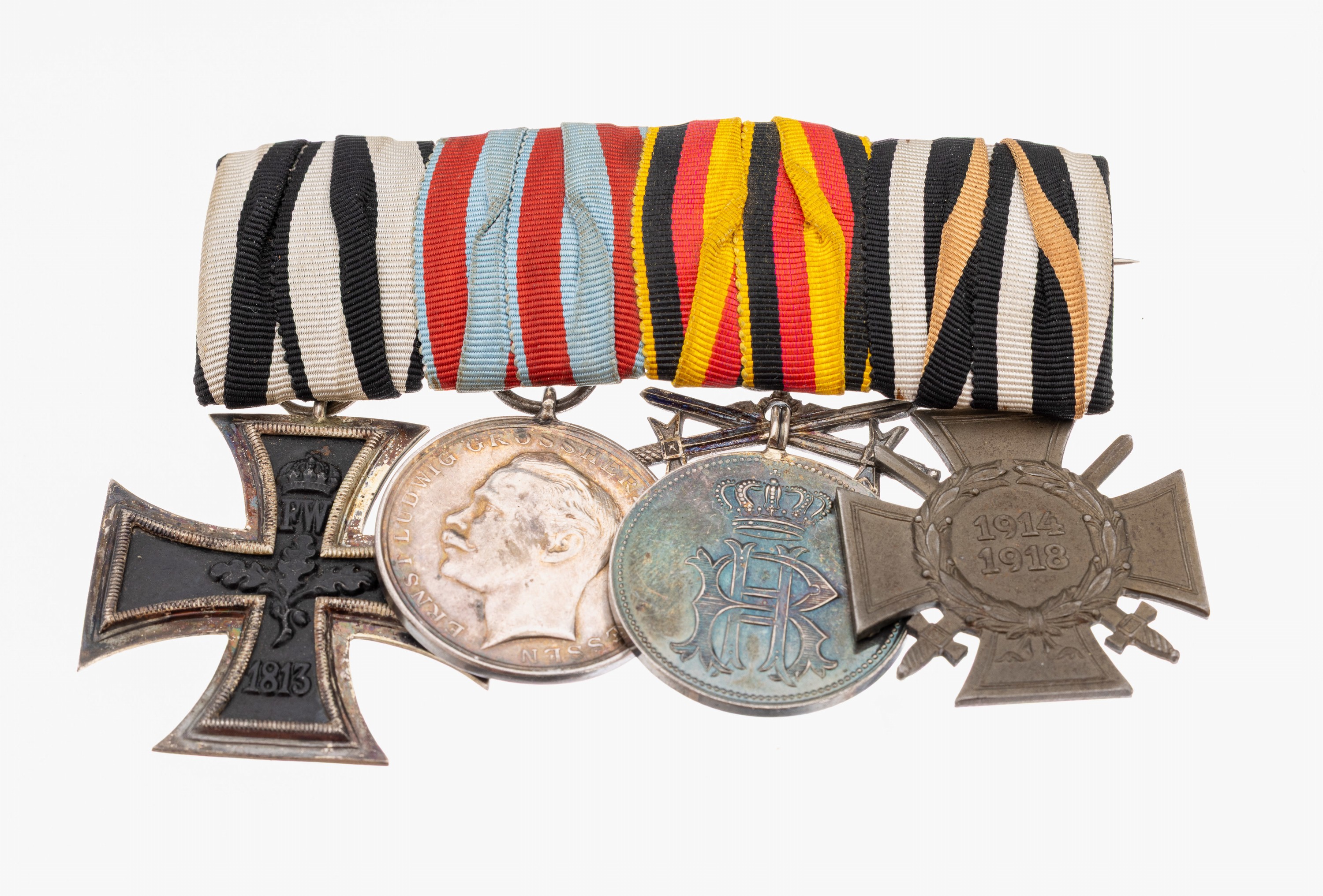 Ordensspange mit 2 Orden und 2 Medaillen, 1 x Eisernes Kreuz 1813/1914, 1 Ehrenkreuz 1914/1918 (Hindenburgkreuz), 1 x Fürstlich Russisches ...