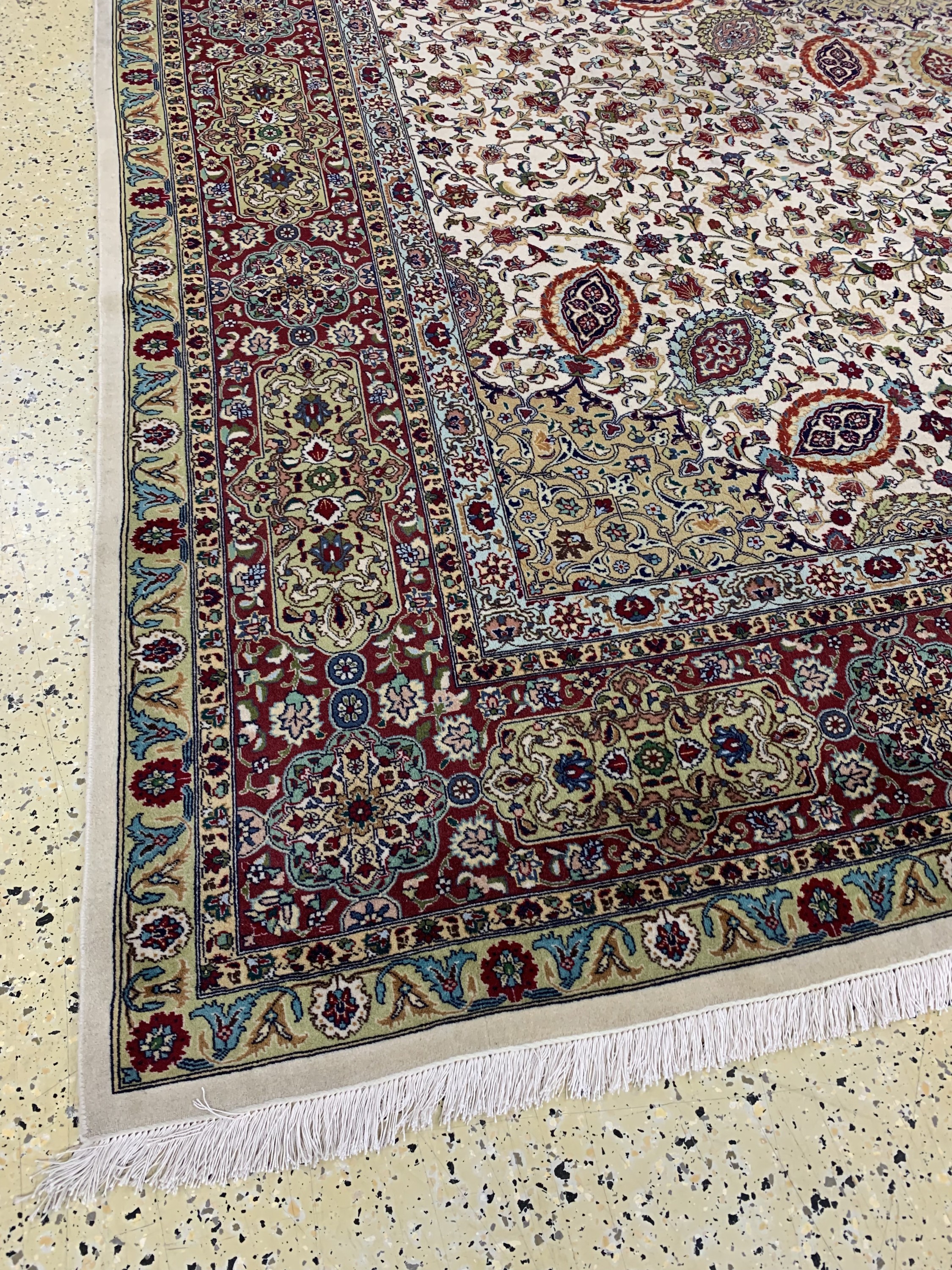 Detail g: Täbriz fein(50 Raj), Persien, signiert(Torabi), Mitte 20.Jhd, Korkwolle auf Baumwolle, ca. 382 x 298 cm, ca. 500.000 Kn/qm, Reinigungsbedürftig, ...