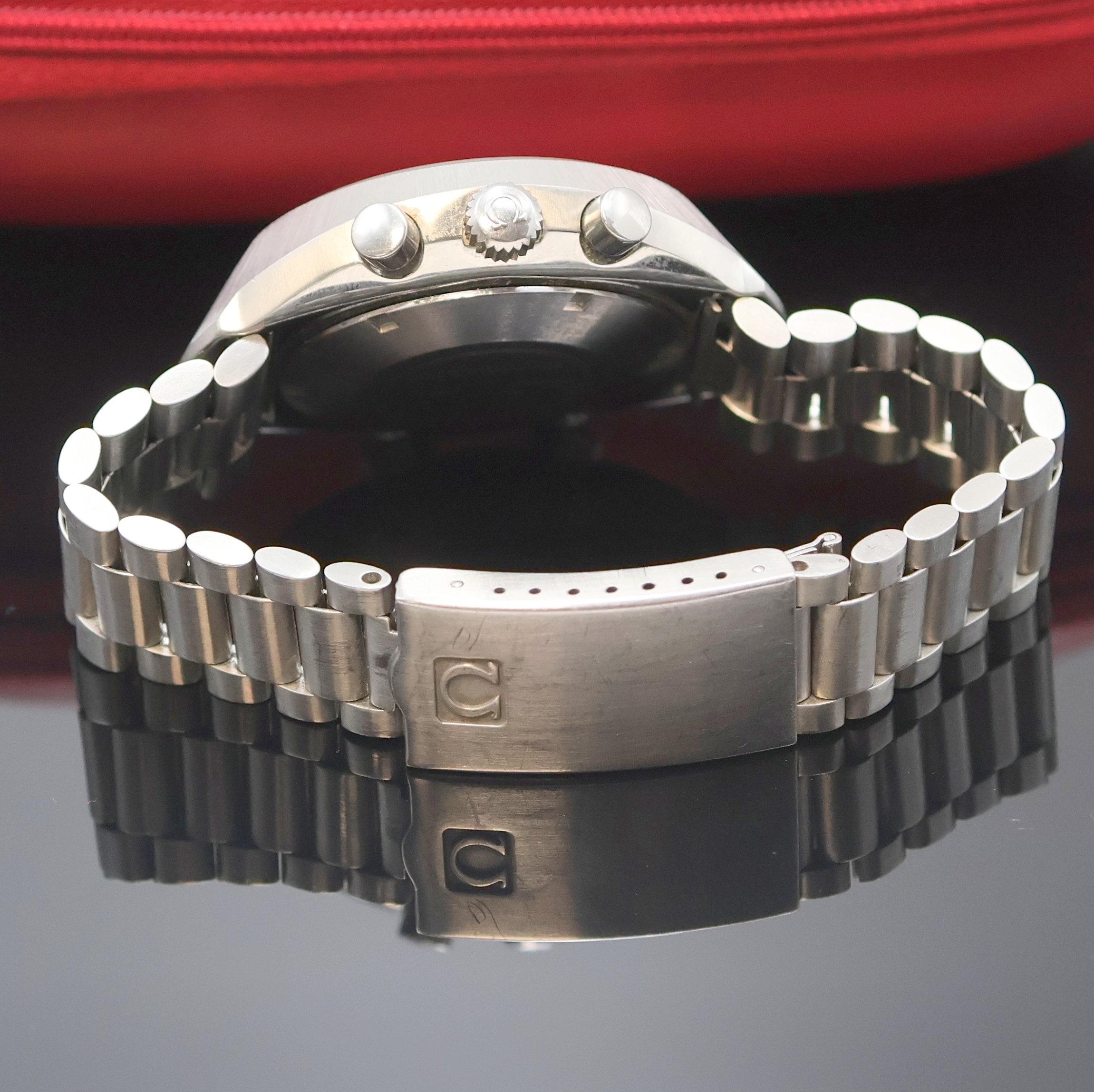 Detail b: OMEGA Flightmaster Herrenchronograph Referenz 145.013, Schweiz um 1969, Handaufzug, massiv Edelstahlgeh. inkl. orig. Gliederband m. Faltschl., Boden ...