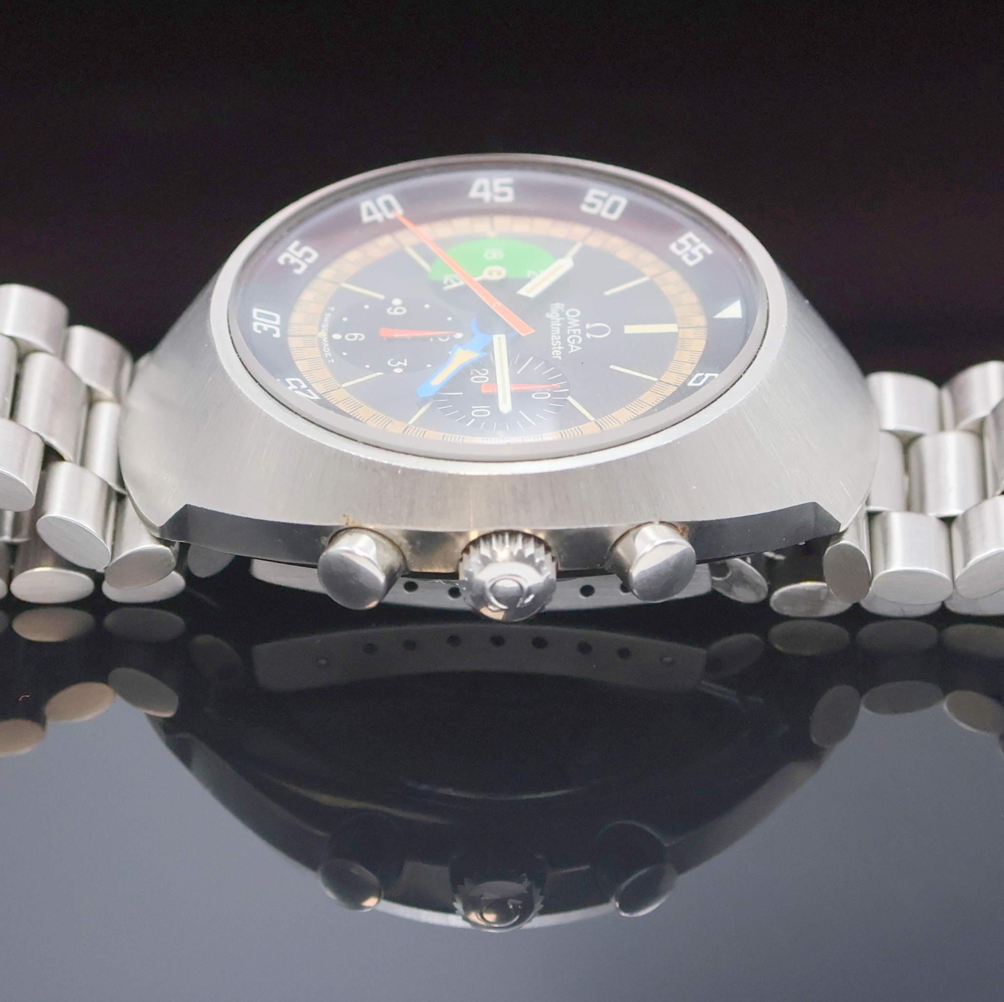 Detail c: OMEGA Flightmaster Herrenchronograph Referenz 145.013, Schweiz um 1969, Handaufzug, massiv Edelstahlgeh. inkl. orig. Gliederband m. Faltschl., Boden ...
