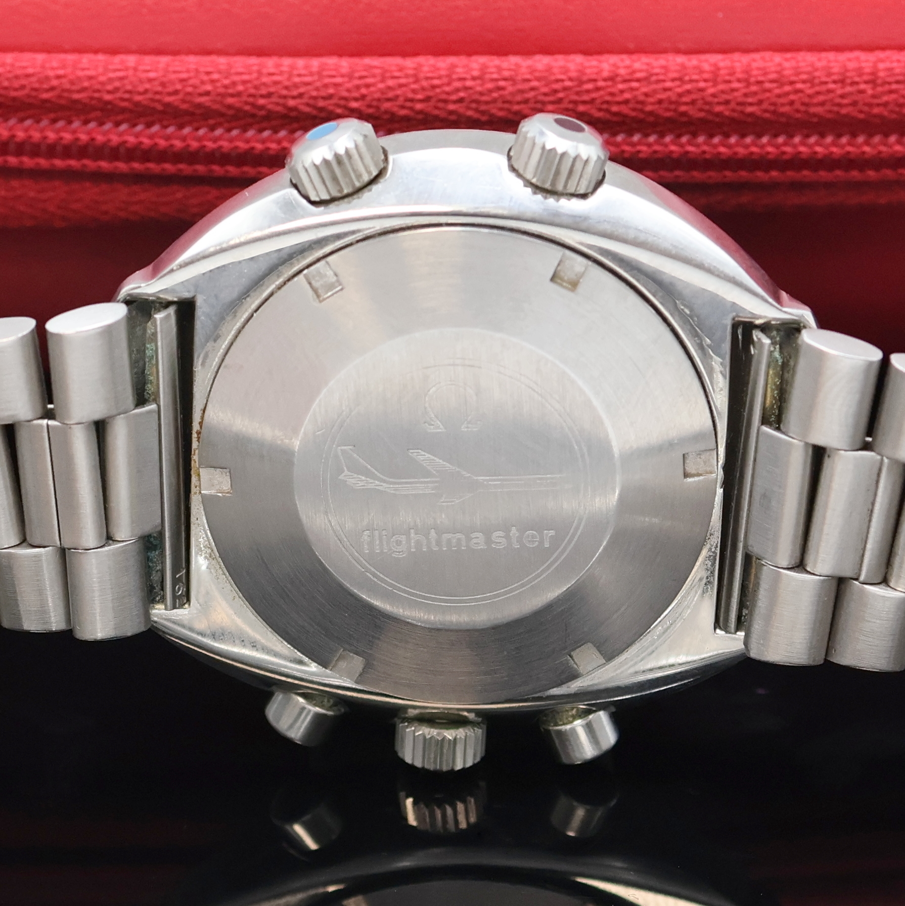 Detail e: OMEGA Flightmaster Herrenchronograph Referenz 145.013, Schweiz um 1969, Handaufzug, massiv Edelstahlgeh. inkl. orig. Gliederband m. Faltschl., Boden ...