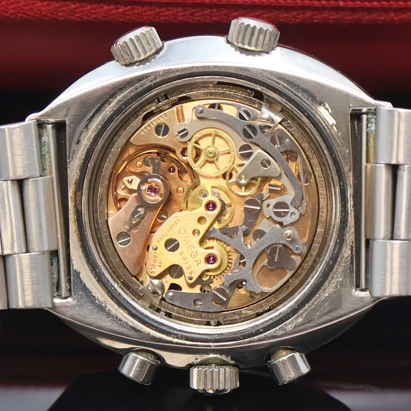 Detail f: OMEGA Flightmaster Herrenchronograph Referenz 145.013, Schweiz um 1969, Handaufzug, massiv Edelstahlgeh. inkl. orig. Gliederband m. Faltschl., Boden ...
