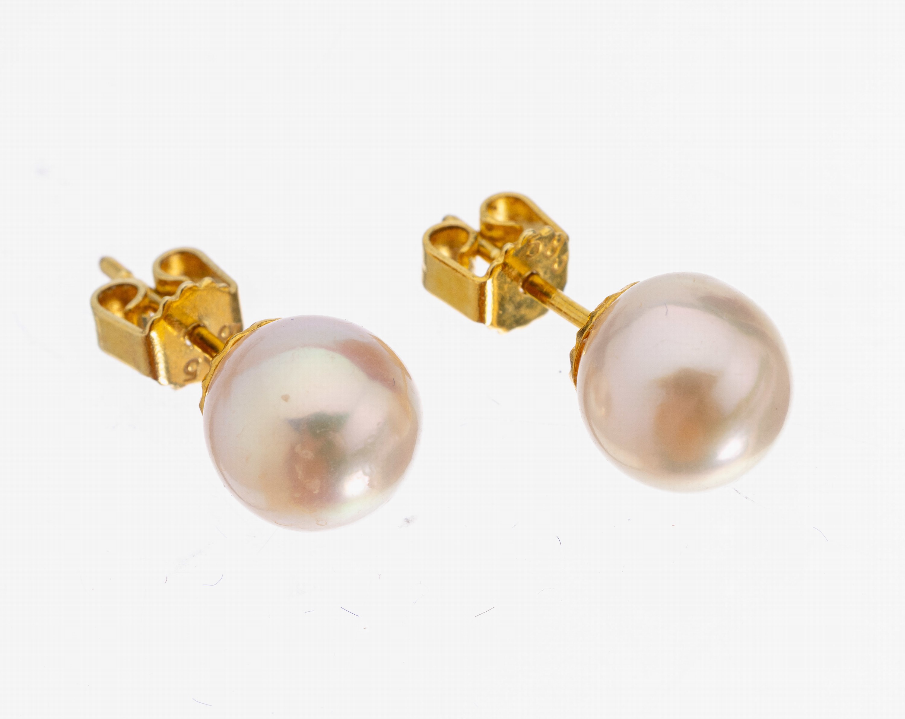 Paar 14 kt Gold Perl-Ohrstecker, WG 585/000, l. rosef. Akoyazuchtperlen, D. ca. 5.5 mm, schönes Lüster