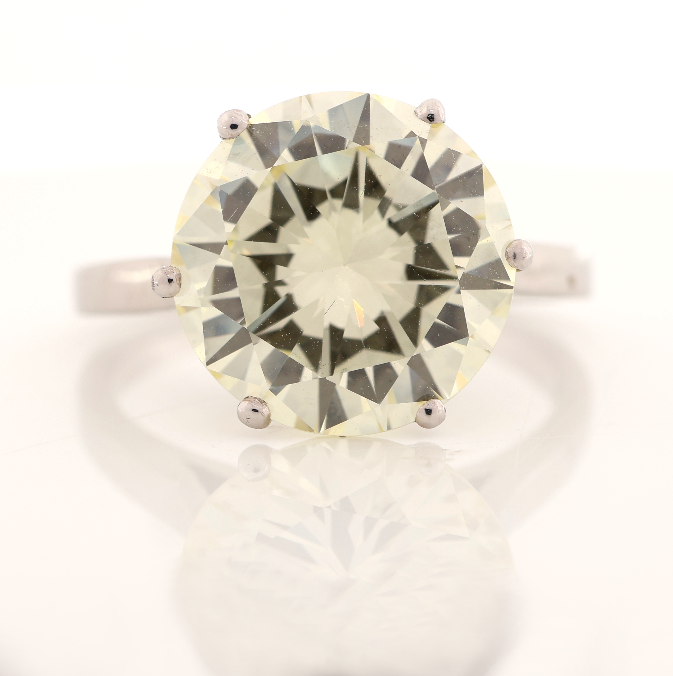 Detail d: 18 kt Gold Brillant-Ring, WG 750/000, Brillant 6.21 ct get.-light yellow (S-Z)/vvs2,Proportionen gut, Symmetrie und Politur sehr gut, Fluoreszenz ...