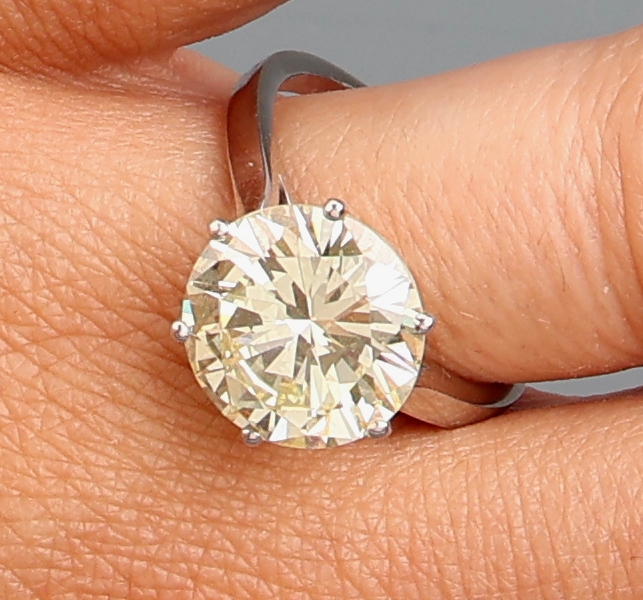 Detail h: 18 kt Gold Brillant-Ring, WG 750/000, Brillant 6.21 ct get.-light yellow (S-Z)/vvs2,Proportionen gut, Symmetrie und Politur sehr gut, Fluoreszenz ...