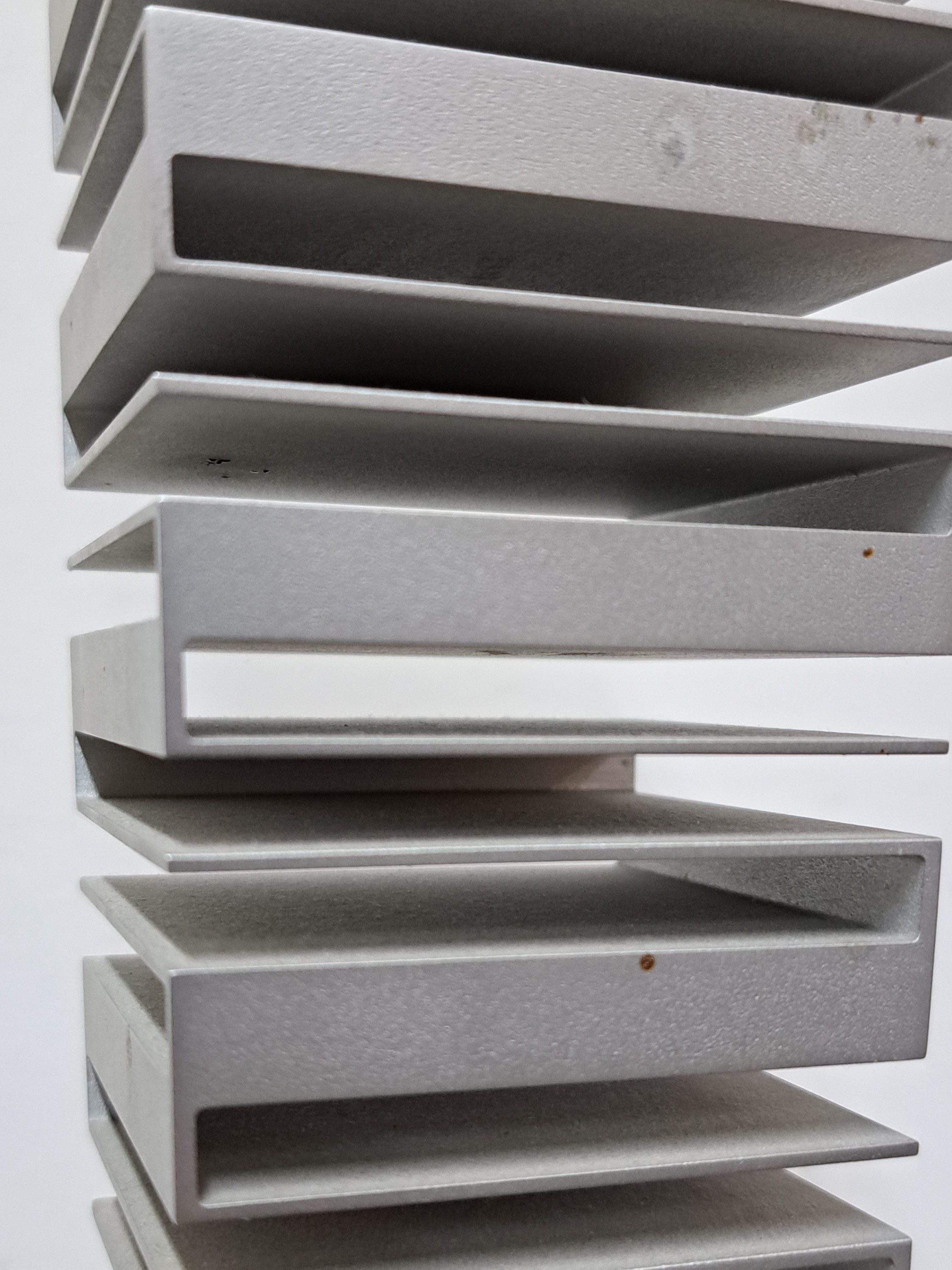 Detail r: Martin Willing, geb. 1958, bewegliche Skulptur, Aluminium, monogr. und at. 988, num. 2/5, H. ca. 70cm