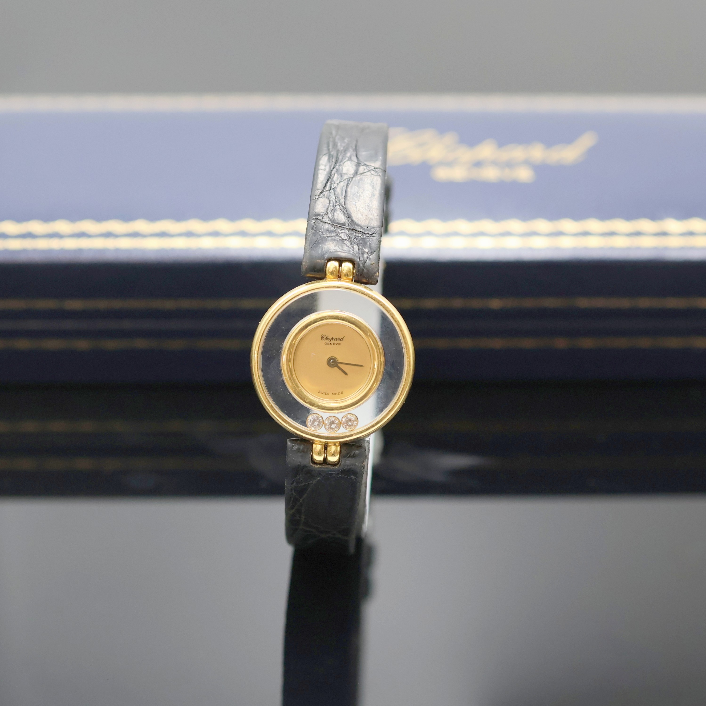 CHOPARD Damenarmbanduhr Serie Happy Diamonds in GG 750/000 Referenz 4112, Schweiz um 1990, quarz, beids. vergl. Geh. inkl. orig. Lederband m. verg. ...