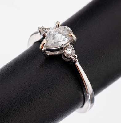 Image 26964377 - 18 kt Gold Diamant-Ring, WG 750/000, mittigDiamant-Tropfen ca. 0.60 ct Weiß/p1, ...
