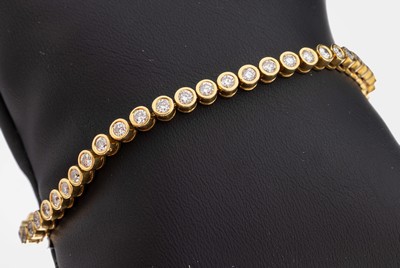 Image 18 kt Gold Brillant-Armband, GG 750/000, 48 Brillanten zus. ca. 6.50 ct feines ...