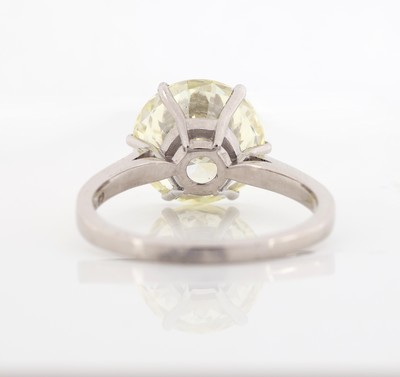 26964385b - 18 kt Gold Brillant-Ring, WG 750/000, Brillant 6.21 ct get.-light yellow ...