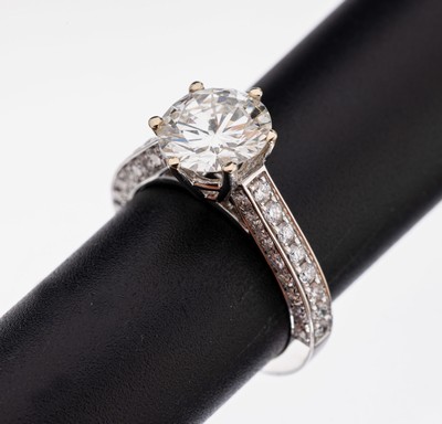 Image 18 kt Gold Brillant-Ring, WG 750/000, mittig Brillant ca. 2.15 ct Weiß(H)/vvs2, ...