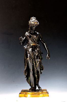 Image 26964402 - große Bronzefigur, um 1900, wohl Darstellung der Flora, patiniert, auf Sockel ...