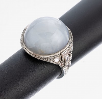 Image 26964417 - Platin Art Deco Saphir-Diamant-Ring, um 1920, Pt. gepr., mittig ein Sternsaphircabochon ...