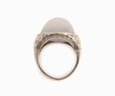 26964417c - Platin Art Deco Saphir-Diamant-Ring, um 1920, Pt. gepr., mittig ein Sternsaphircabochon ...