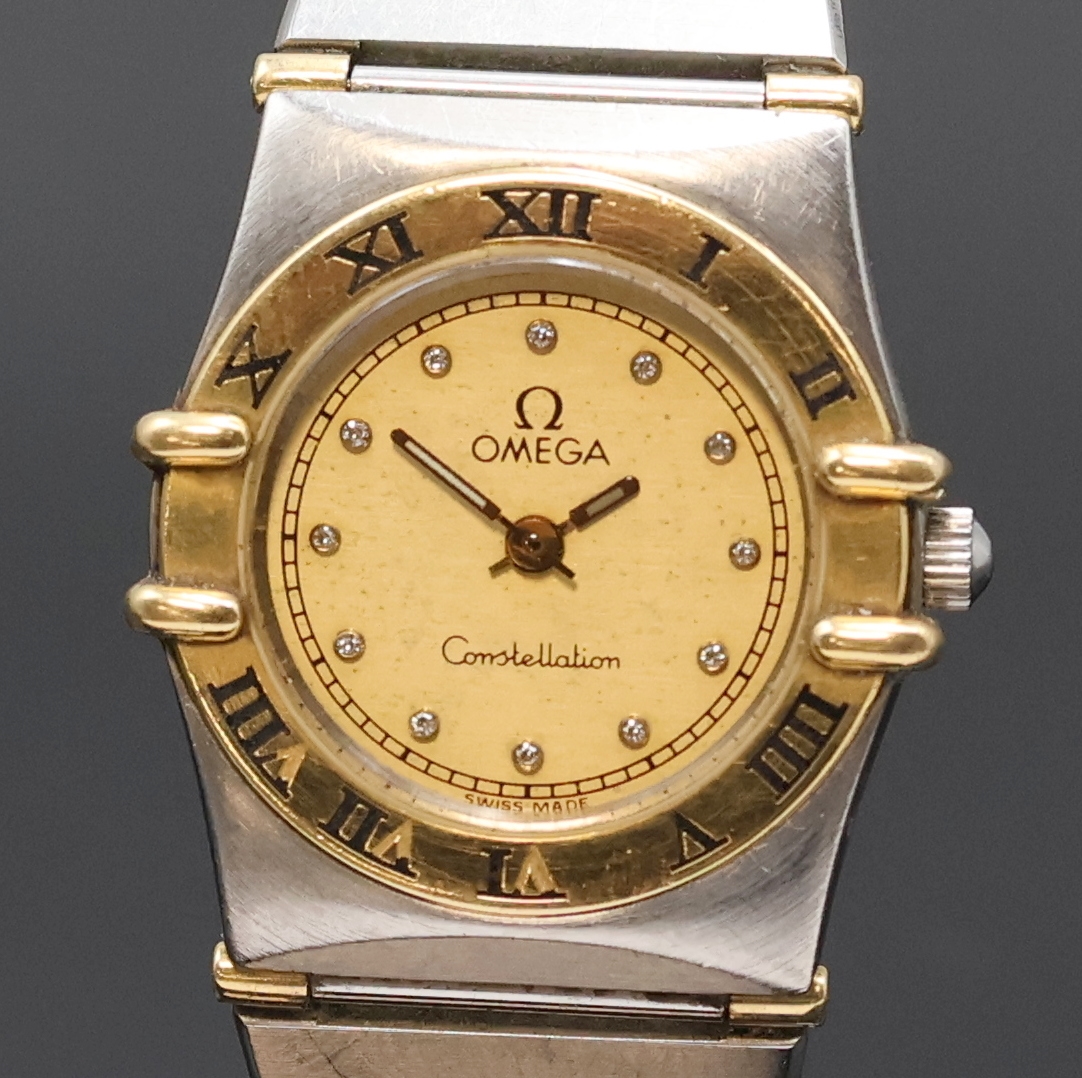 Detail a: OMEGA Damenarmbanduhr Constellation Referenz 795.1080, Schweiz um 1990, Edelstahl/Gold kombiniert inkl. Gliederband m. Faltschl., quarz, Boden m. ...