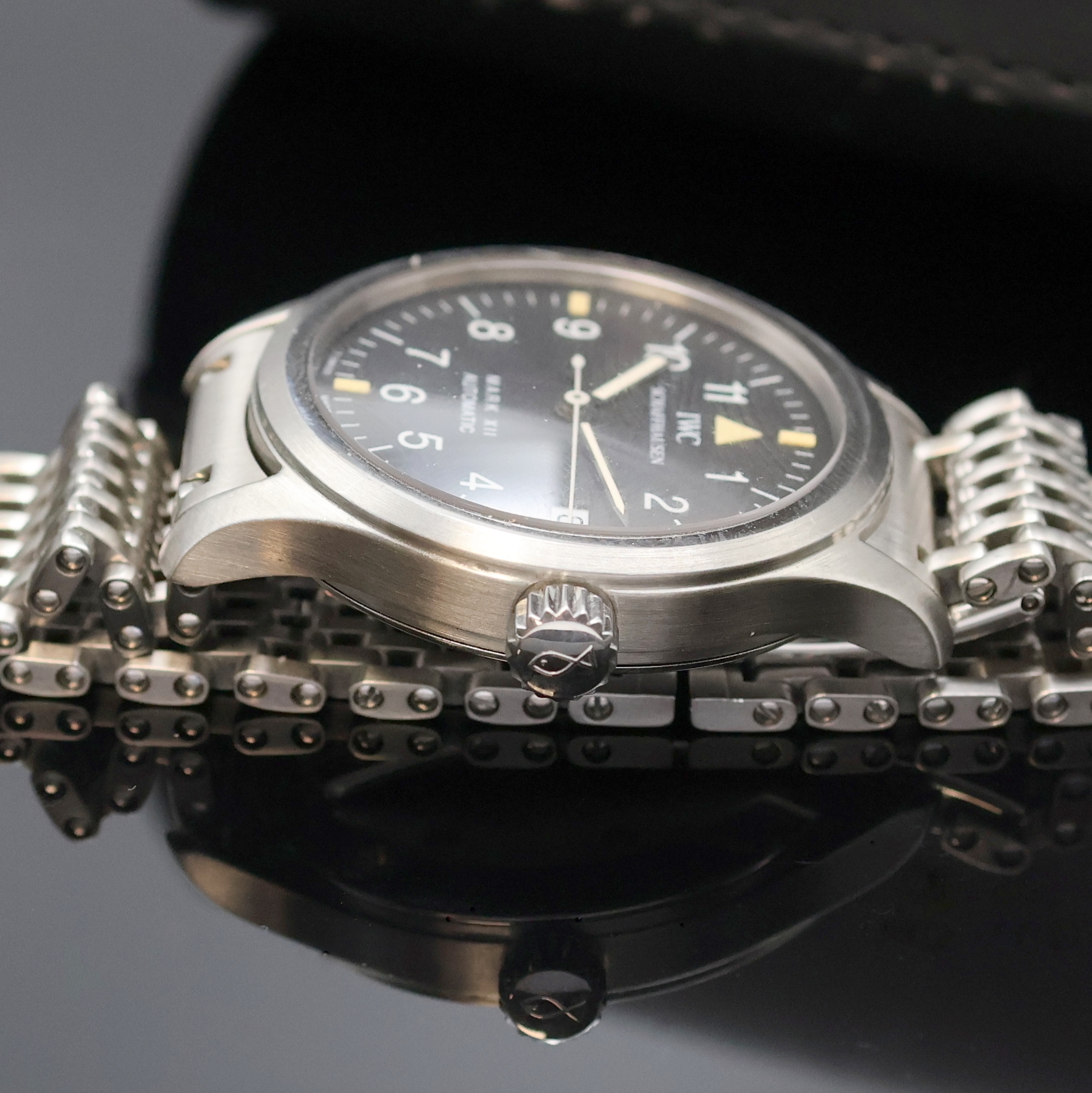 Detail c: IWC "Die Fliegeruhr" Mark XII Referenz 3240,Automatik, Schweiz um 1995, Edelstahlgeh. inkl. Gliederband m. dopp. Faltschl., Boden und Krone ...