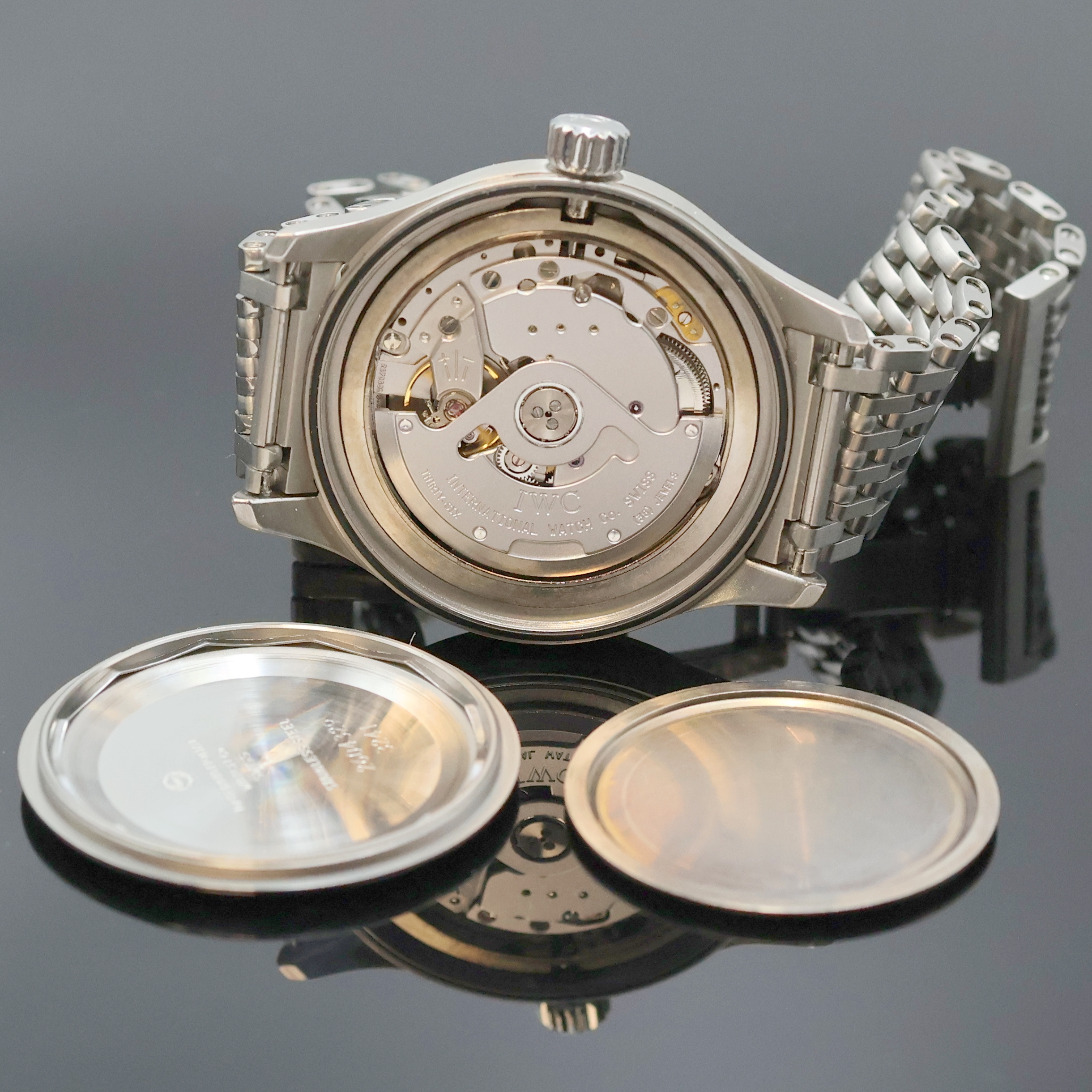 Detail e: IWC "Die Fliegeruhr" Mark XII Referenz 3240,Automatik, Schweiz um 1995, Edelstahlgeh. inkl. Gliederband m. dopp. Faltschl., Boden und Krone ...