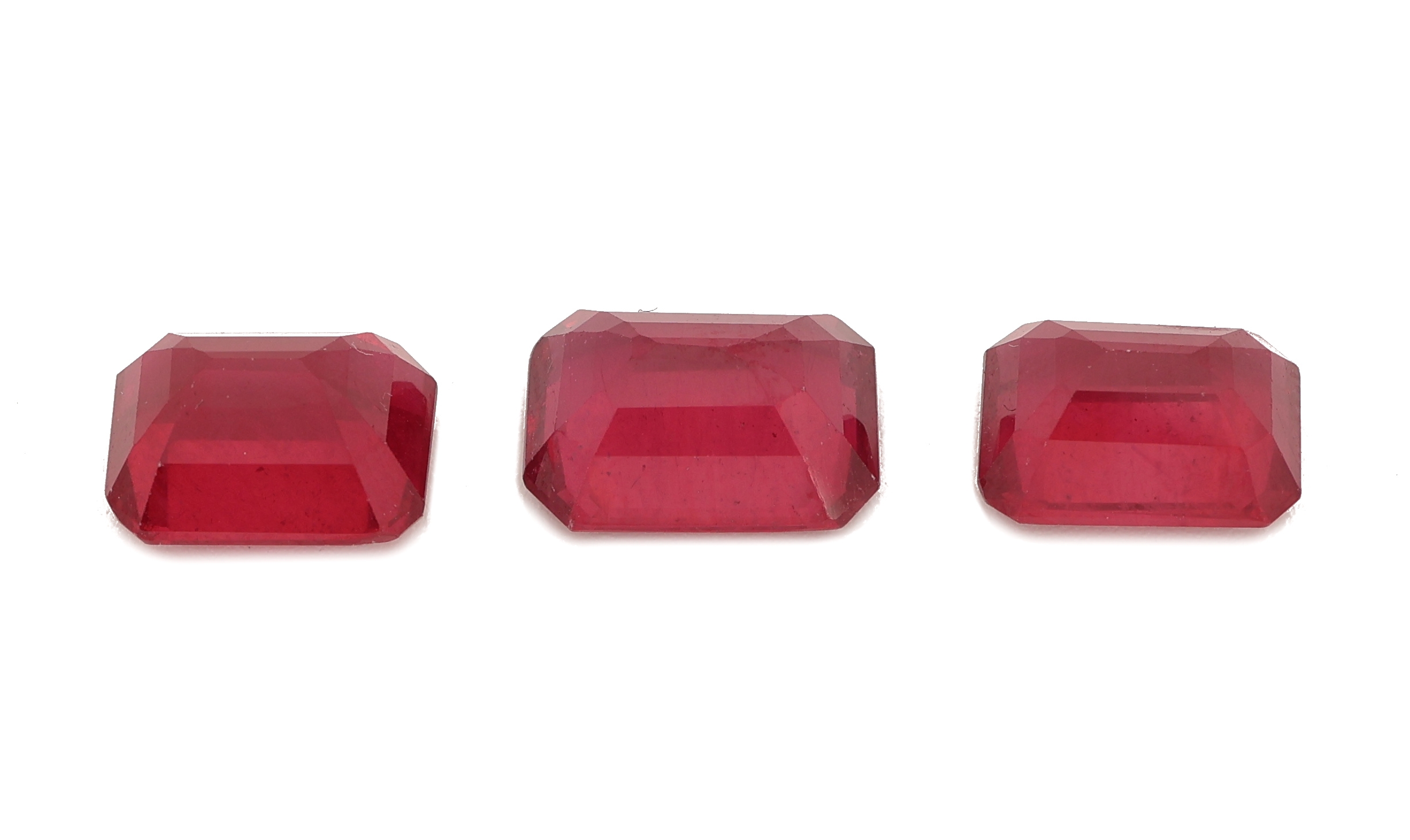 Detail a: Lot 3 lose Rubine, ca. 13.72 ct, oktogonaler Treppenschliff, beh.