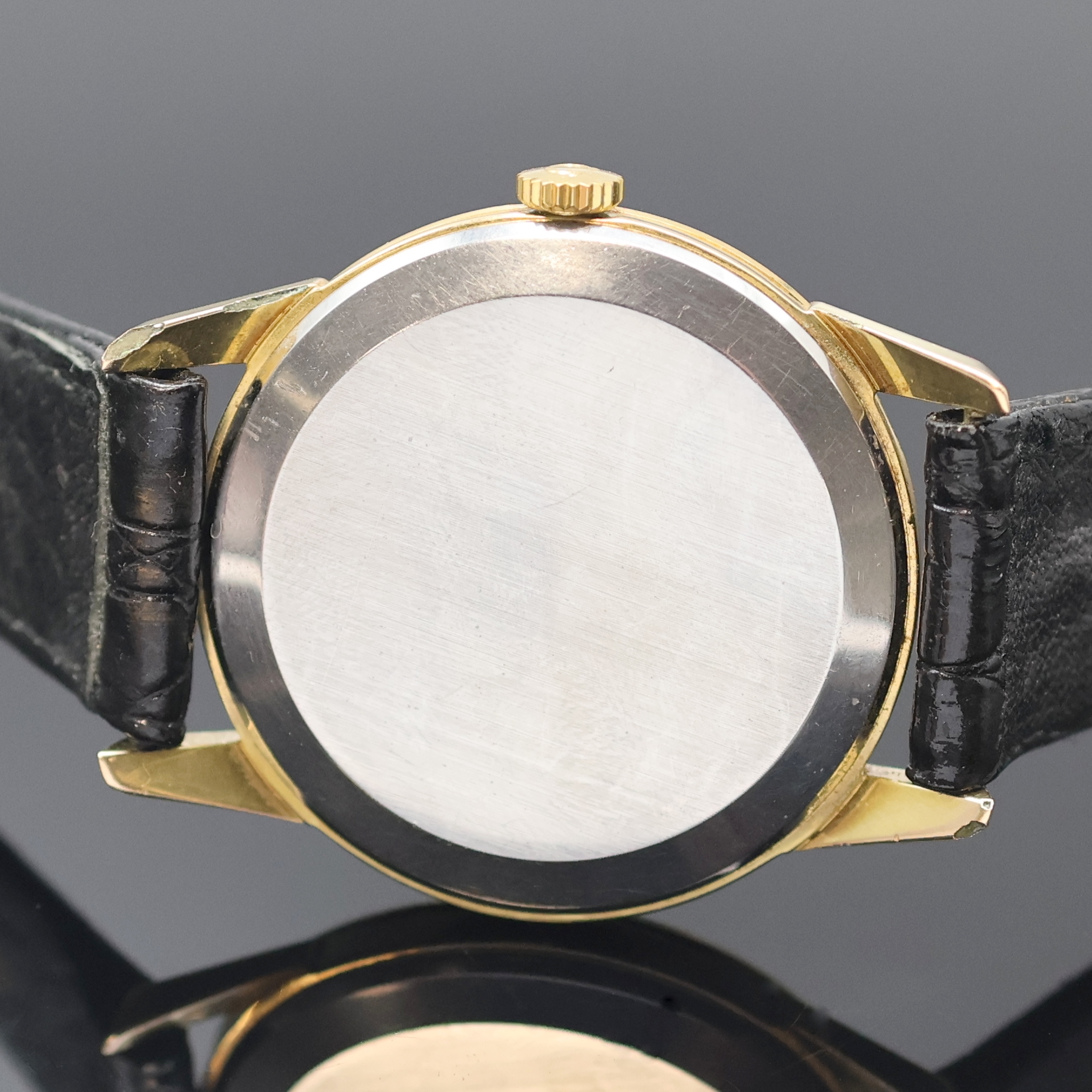Detail c: Omega Herrenarmbanduhr Referenz 14391-62, Handaufzug, Schweiz um 1962, verg. Geh., Edelstahlboden aufgedr., silb. Zifferbl. m. aufgel. Indizes ...