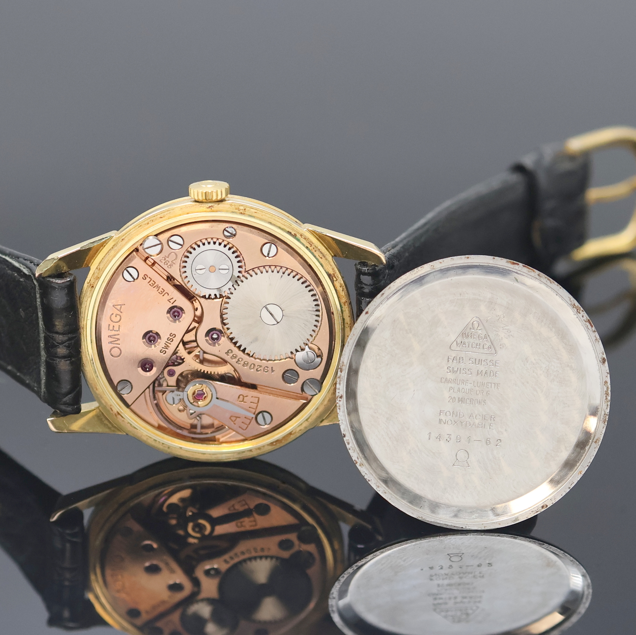 Detail d: Omega Herrenarmbanduhr Referenz 14391-62, Handaufzug, Schweiz um 1962, verg. Geh., Edelstahlboden aufgedr., silb. Zifferbl. m. aufgel. Indizes ...