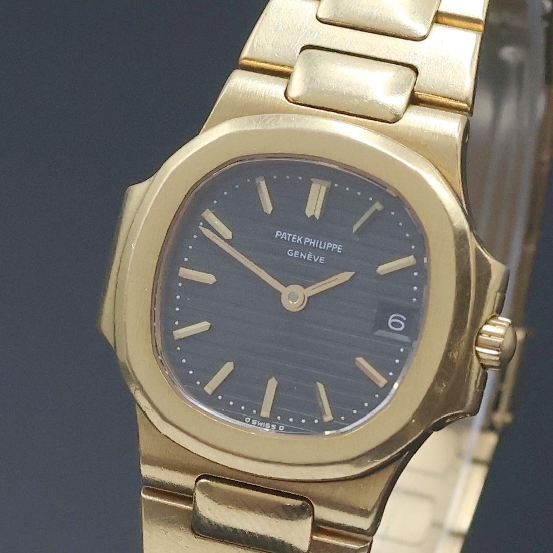 Detail a: PATEK PHILIPPE feine Damenarmbanduhr Modellserie Nautilus in GG 750/000 Referenz 4700/1, Schweiz um 1990, quarz, seitl. 4- fach verschr. Geh. inkl. ...