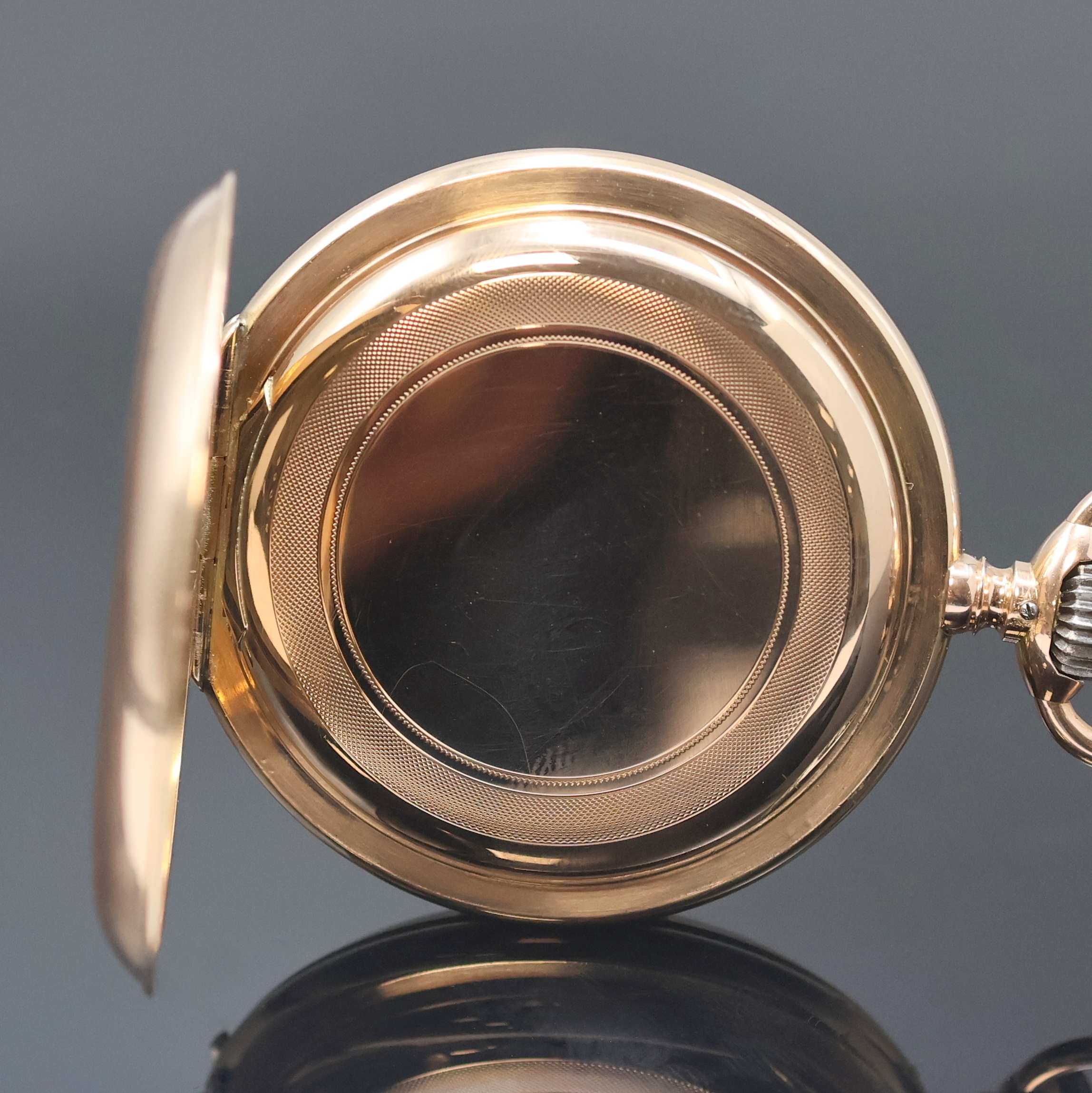 Detail e: IWC Savonette Herrentaschenuhr in RG 585/000, Schweiz laut beil. Kopie vom Stammbuchauszug verkauft um 1892, guill. 3- Deckel Goldgeh., Sprungdeckel ...