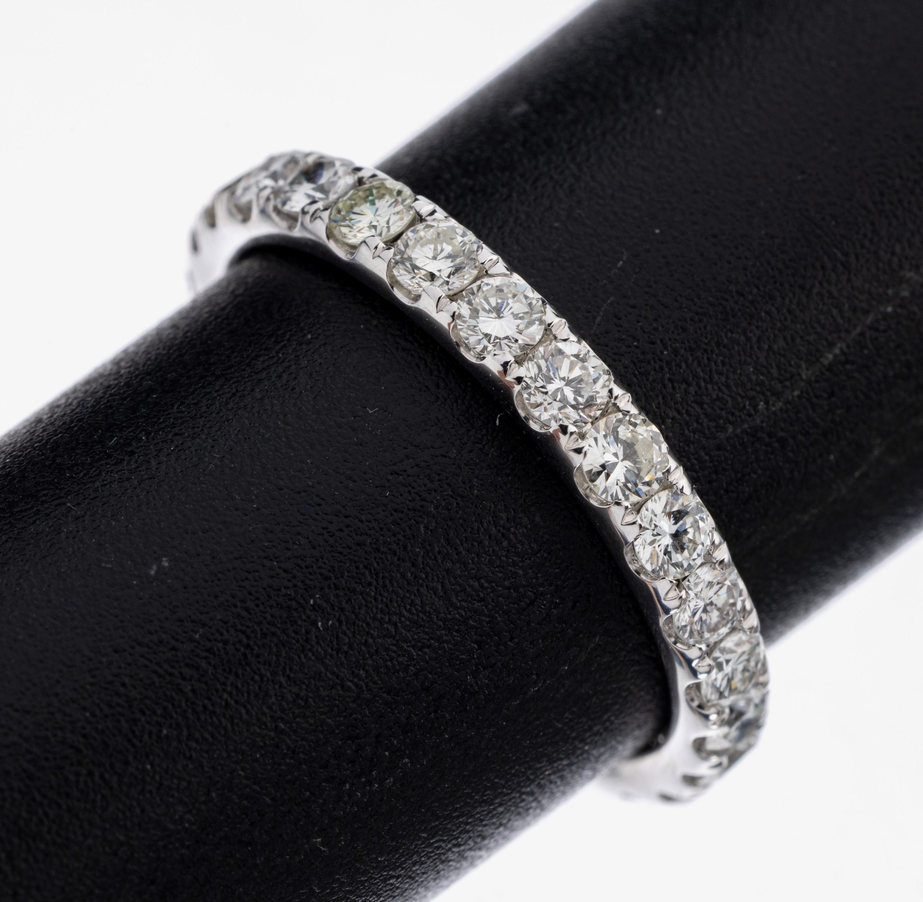 Image 26964789 - 14 kt Gold Brillant-Memoryring, WG 585/000,26 Brillanten zus. ca. 1.29 ct (grav.) ...