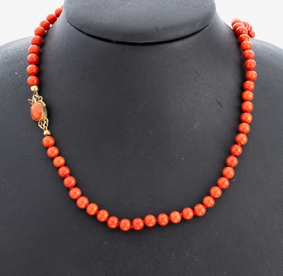 Image 26964734 - Korallen-Collier mit 18 kt Gold Schließe, GG 750/000, Korallen-Kugeln, D. ca. ...