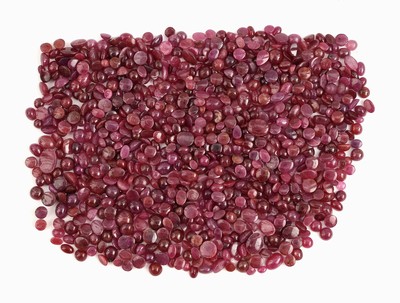 Image 26964735 - Lot lose Rubine, ca. 402 ct, Cabochons in versch. Größen, Formen und ...
