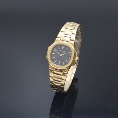 Image 26964775 - PATEK PHILIPPE feine Damenarmbanduhr Modellserie Nautilus in GG 750/000 Referenz 4700/1, ...