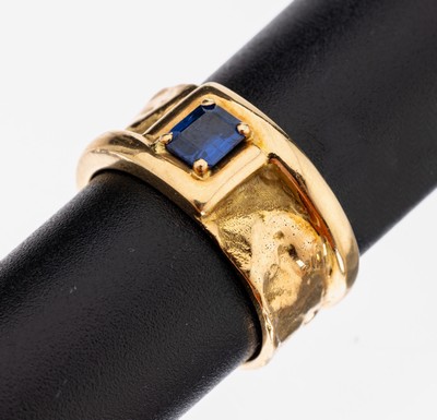 Image 18 kt gold sapphire-ring , YG 750/000 tested, bevelled sapphire rectangle approx. 0.40 ...