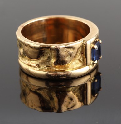26964790d - 18 kt Gold Saphir-Ring, GG 750/000 gepr., facett. Saphir-Rechteck ca. 0.40 ct, ...