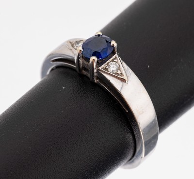 Image 26964791 - 18 kt Gold Saphir-Diamant-Ring, WG 750/000 gepr., ovalfacett. Saphir ca. 0.20 ct, 2 ...