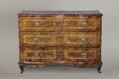 26964796a - Barockkommode, süddeutsch, um 1760/70, Nußbaum, furniert, Einlagen in ...