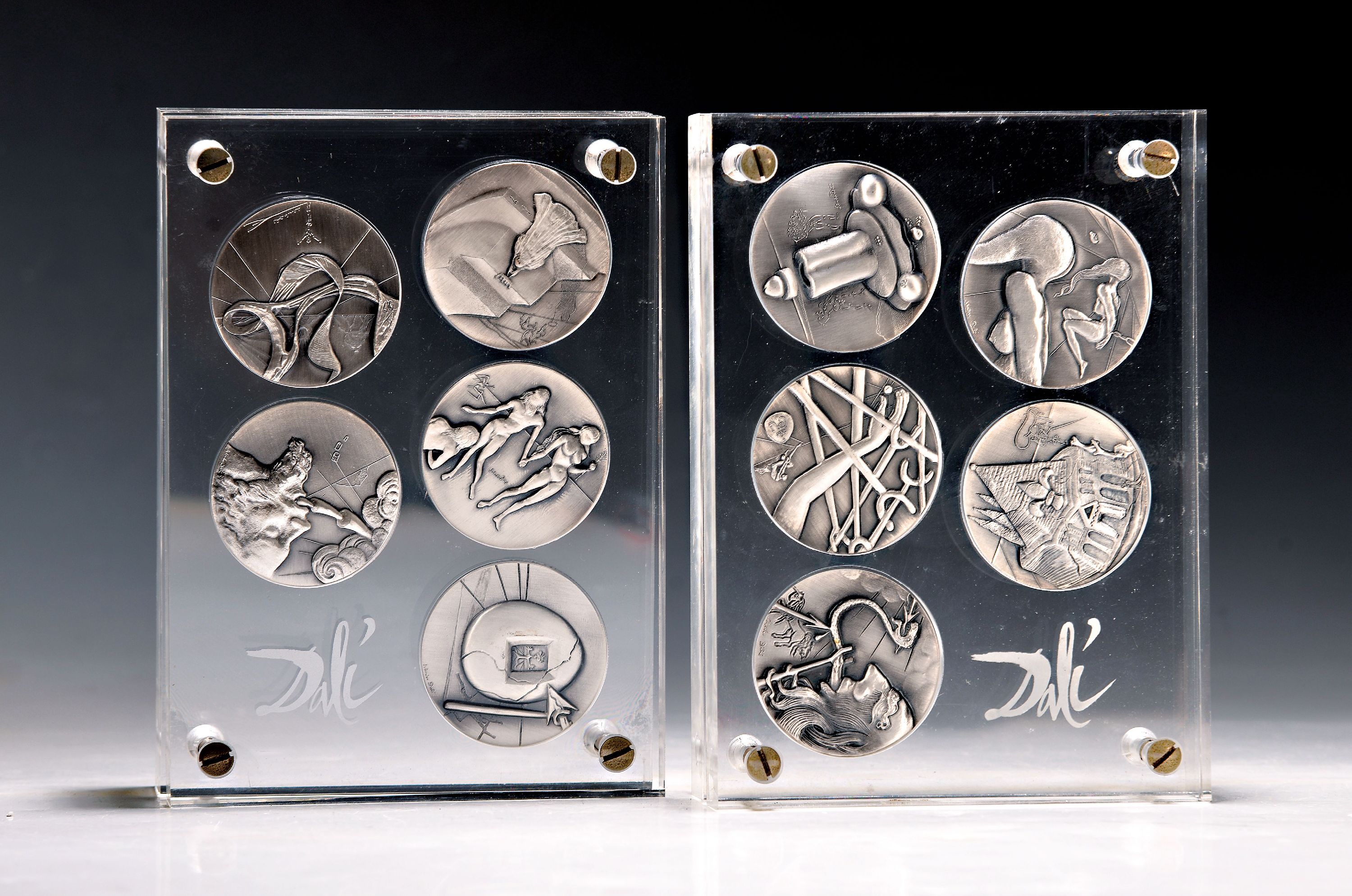 Salvador Dali, 1904-1989, Die zehn Gebote, 10 Silbermedaillen in 999er Feinsilber, Sonderprägung 1975, Auflage 12500 Stück, je 50mm Durchm., im ...