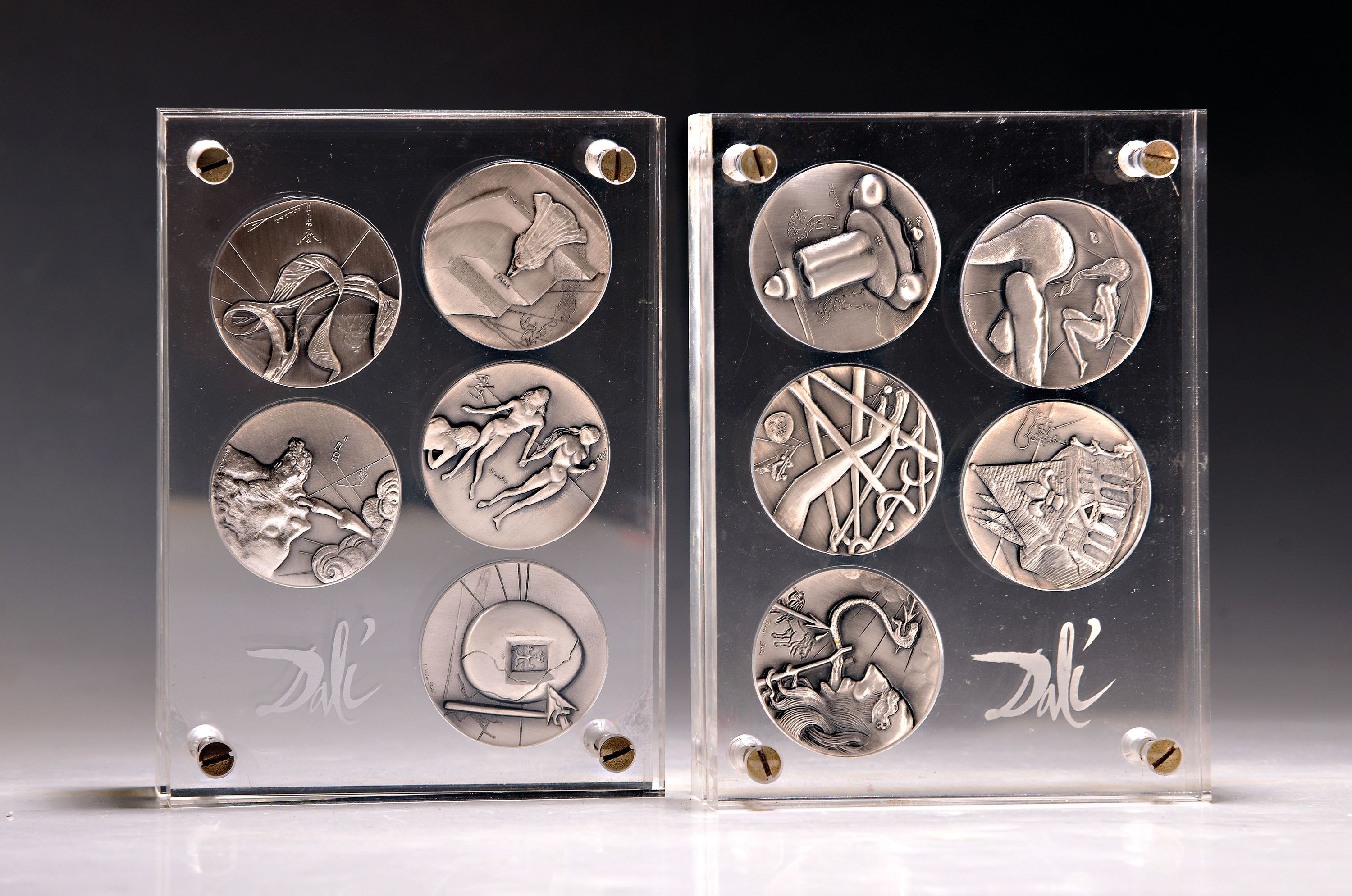 Detail k: Salvador Dali, 1904-1989, Die zehn Gebote, 10 Silbermedaillen in 999er Feinsilber, Sonderprägung 1975, Auflage 12500 Stück, je 50mm Durchm., im ...