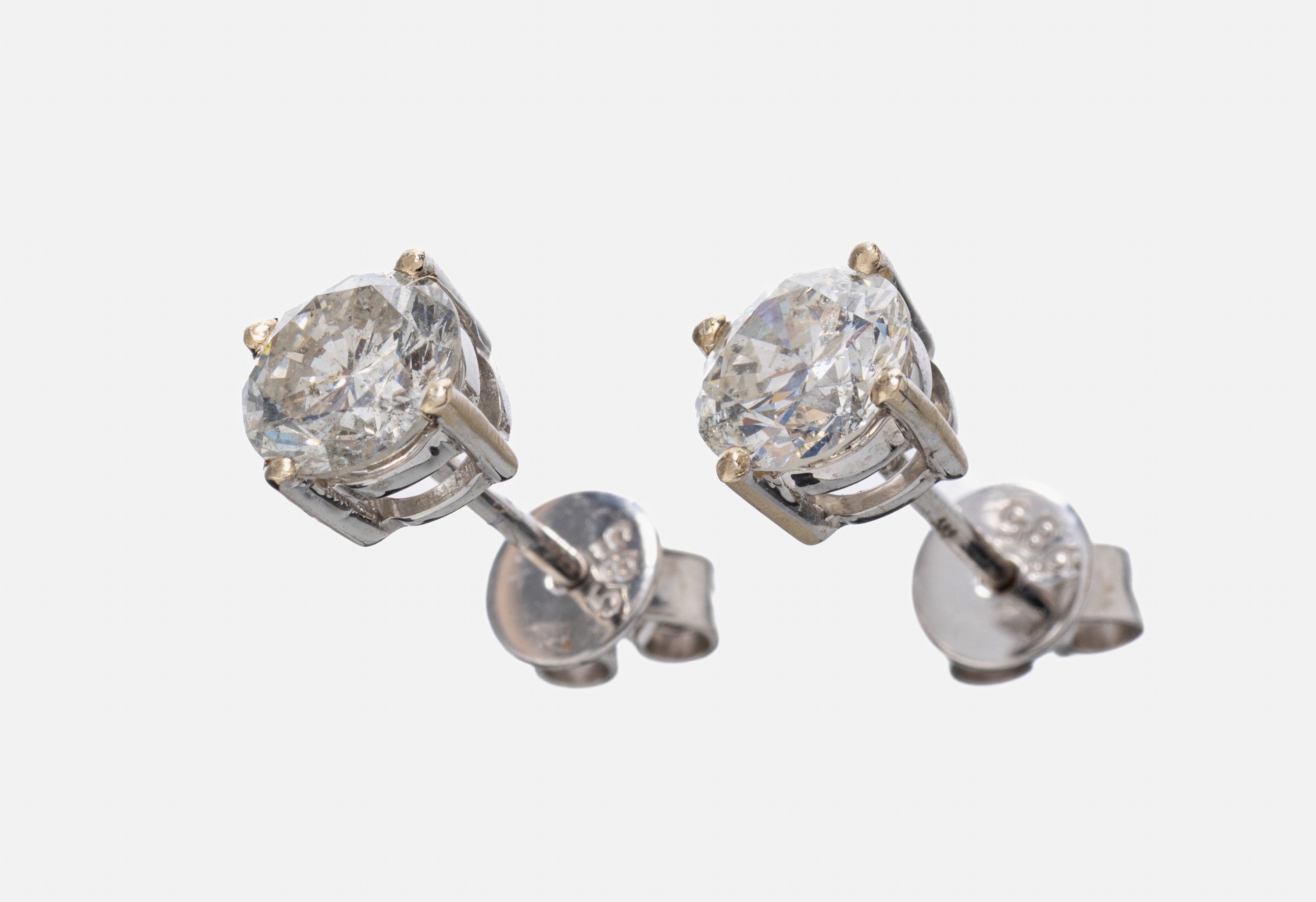 Image 26964854 - Paar 14 kt Gold Diamant-Ohrstecker, WG 585/000, 1 Brillant und 1 Altschliffdiamant zus. ...