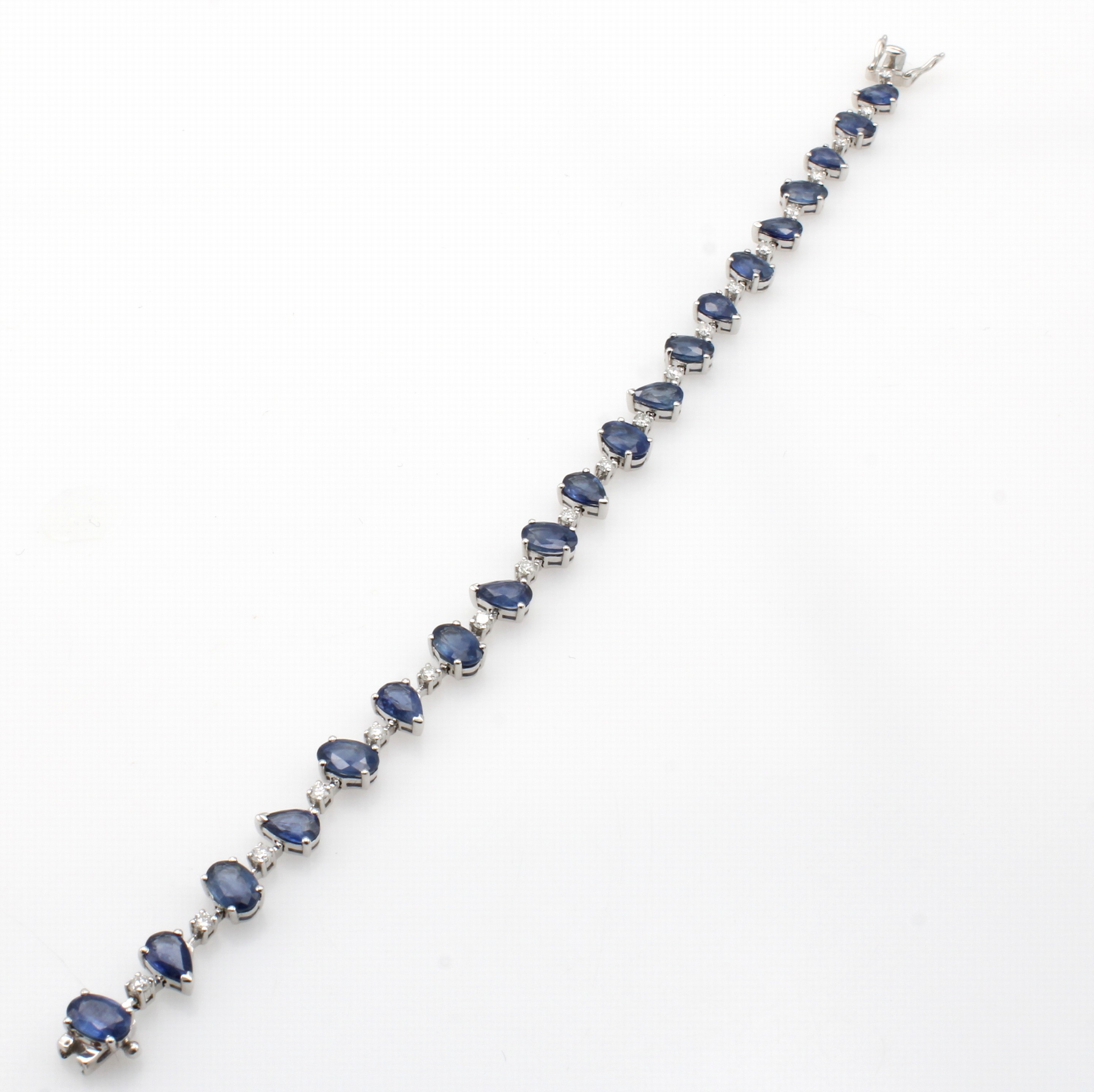 Image 26964857 - Feines Armband mit Saphiren und Brillanten, WG 750/000, ovale und tropfenförm., blaue ...