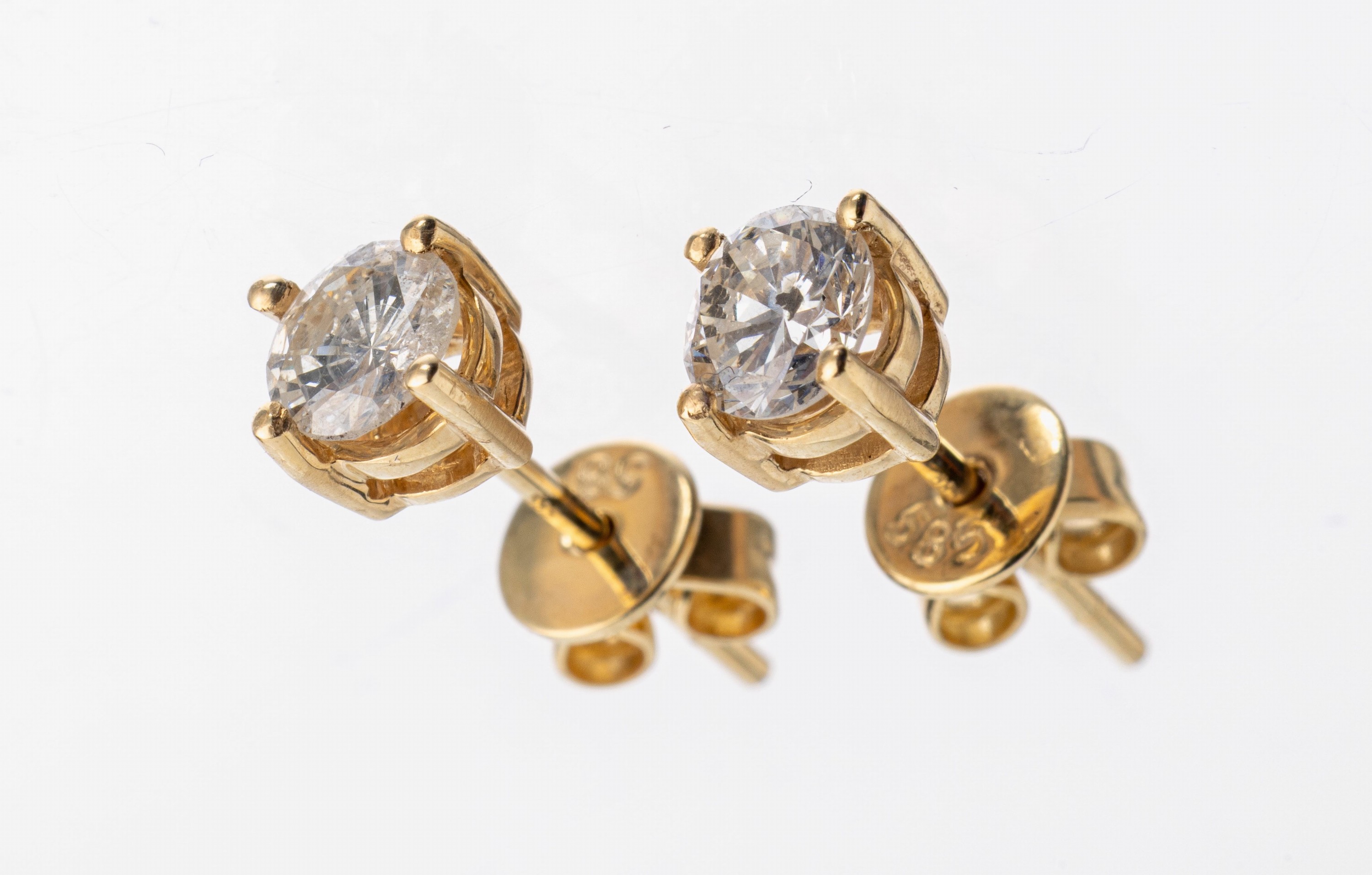 Image 26964886 - Paar 14 kt Gold Brillant-Ohrstecker, GG 585/000, 2 Brillanten zus. ca. 0.54 ct Weiß- ...