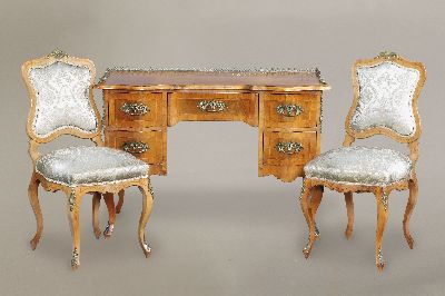 Image 26964802 - Damenschreibtisch mit einem Paar Stühle, Dresden, um 1880, Nussbaumfurnier, z.T. ...