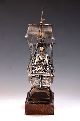 26964814b - Modellschiff, Italien, 20. Jh., 800er Silber, Modell des Dreimasters Peter Pan, ca. 580g ...