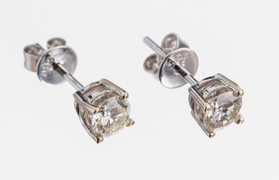 Paar 14 kt Gold Brillant-Ohrstecker,  WG 585/000, 2 Brillanten zus. ca. 0.68 ct Weiß- l.get.Weiß/si, ca. 1.1 g