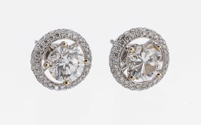 Image 26964852 - Paar 18 kt Gold Brillant-Ohrstecker, WG 750/000, 1 Brillant 1.00 ct feines Weiß ...