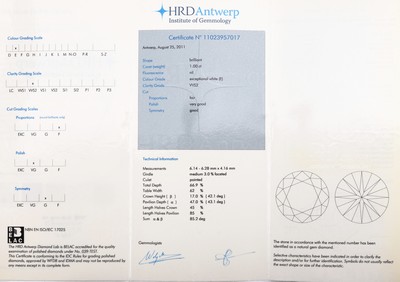 26964903a - 18 kt Gold Brillant-Ring, WG 750/000, mittig Brillant ca. 1.00 ct hochfeines ...