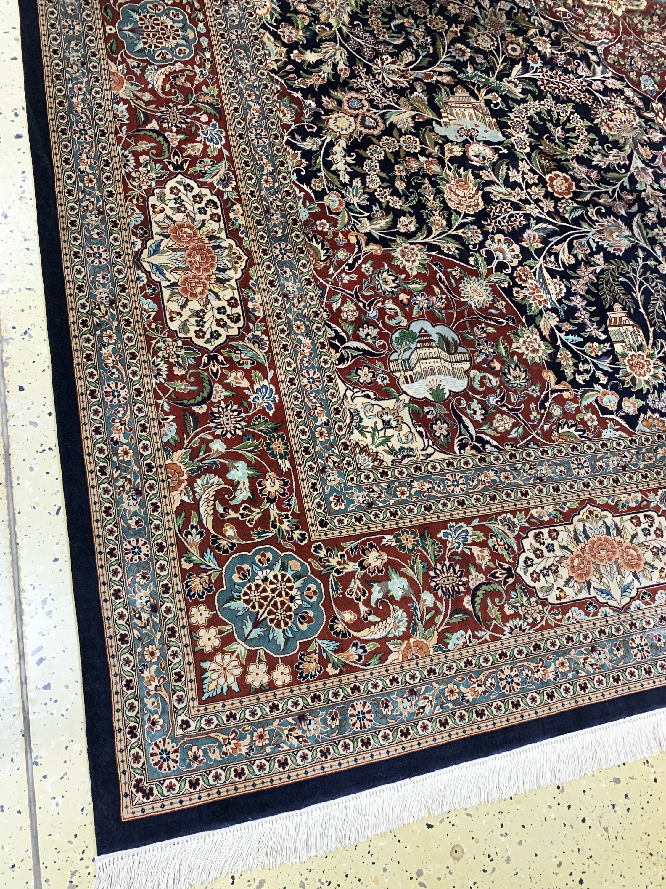 Detail c: Hereke Seide fein, China, Mitte 20.Jhd, reine Naturseide, ca. 352 x 262 cm, Reinigungsbedürftig, EHZ: 1-2