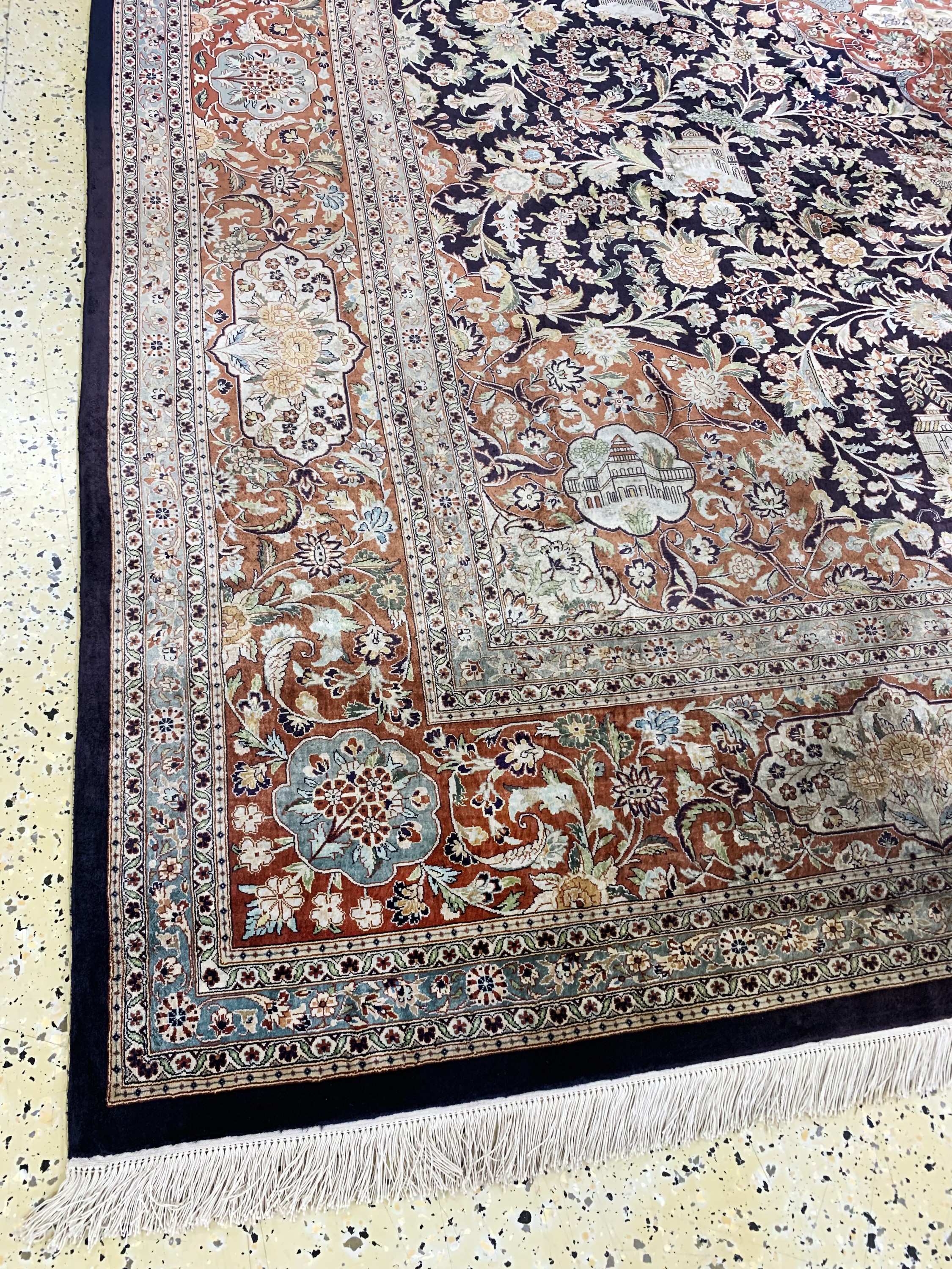 Detail g: Hereke Seide fein, China, Mitte 20.Jhd, reine Naturseide, ca. 352 x 262 cm, Reinigungsbedürftig, EHZ: 1-2