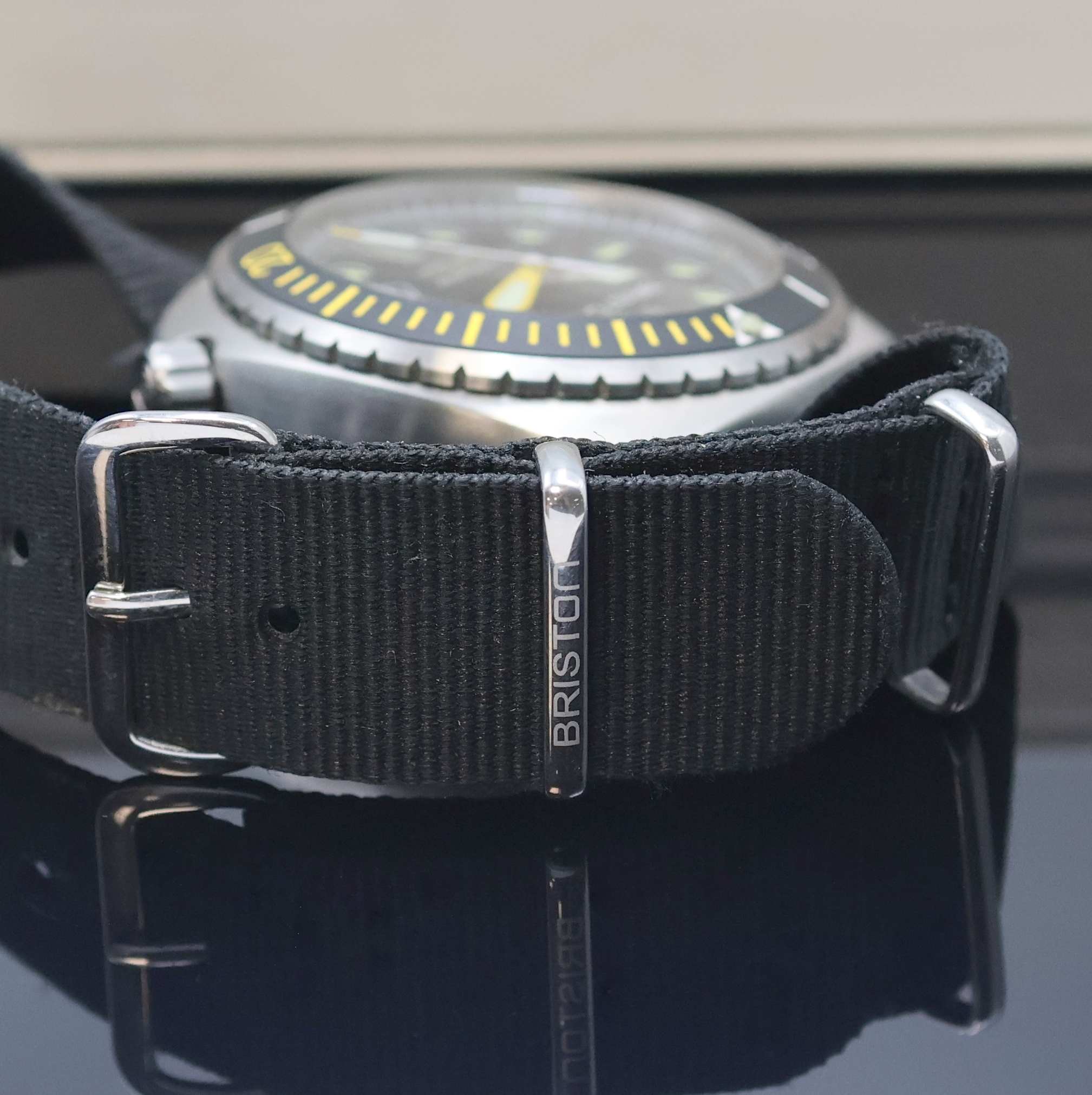 Detail b: BRISTON Clubmaster Diver Herrenarmbanduhr Referenz 20644.S.DP.34.RB, Frankreich/Schweiz, Design um 2020, Automatik, massives Stahlgeh. inkl. ...